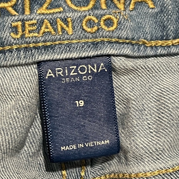 Women’s Arizona Jean Co denim distressed jean shorts size 19 - Picture 5 of 5